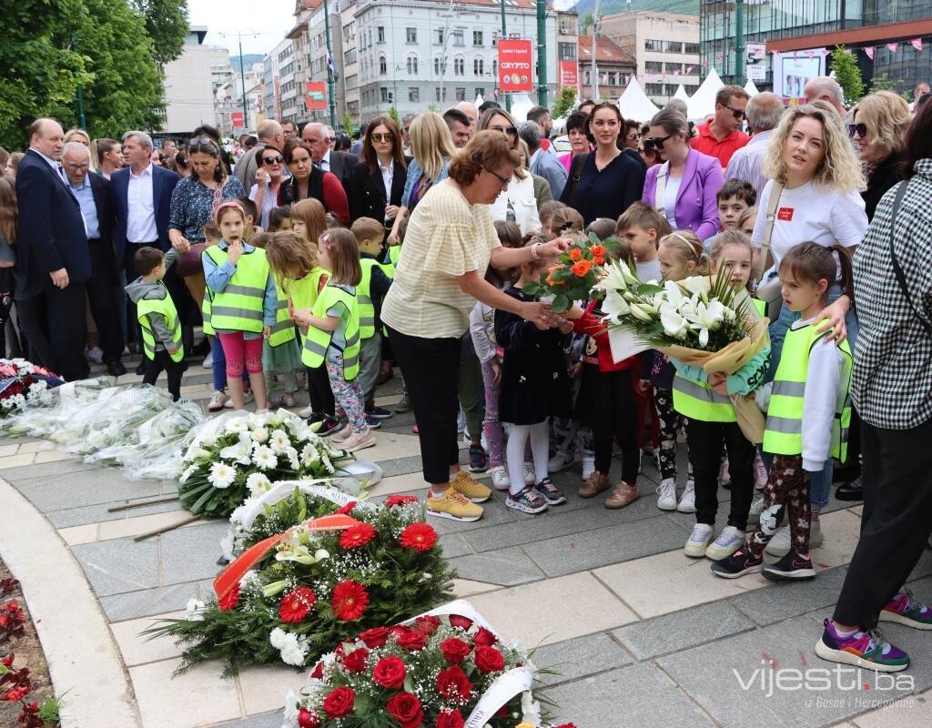 Foto: Obilježen Dan sjećanja na ubijenu djecu opkoljenog Sarajeva