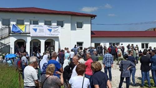 Obilježena 31. godišnjica formiranja logora Trnopolje, najpoznatijeg po obimnosti zločina