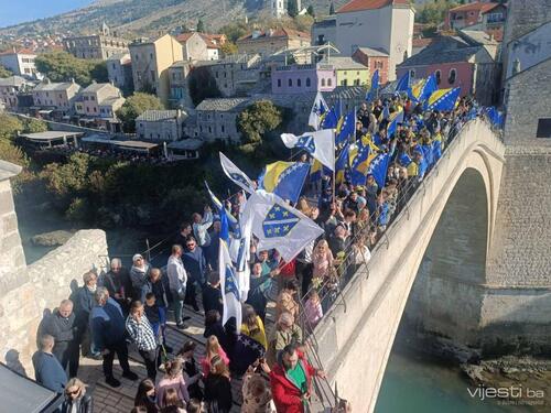 Godišnjica rušenja Starog mosta: Učenici na svim mostovima