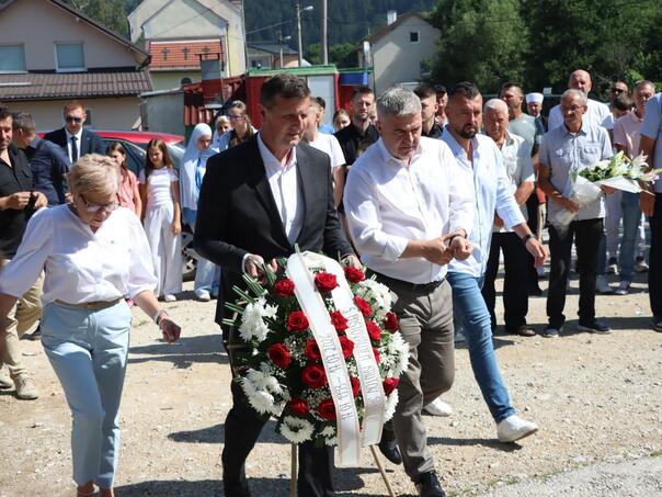 Obilježena 33. godišnjica masakra kod škole u Tarčinu