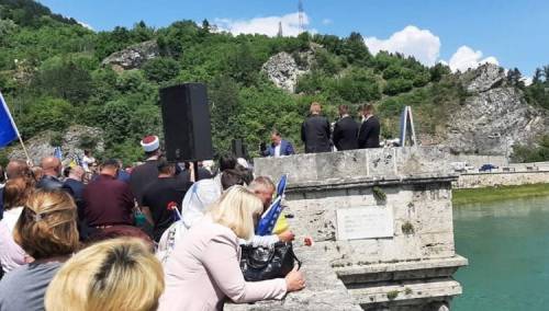 Obilježena godišnjica zločina u Višegradu: 3.000 ruža za 3.000 života