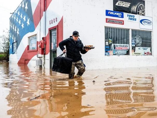 Obilne kiše izazvale bujične poplave u Kaliforniji