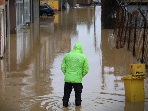 Obilne kiše izazvale poplave širom Kosova, zapad zemlje najugroženiji