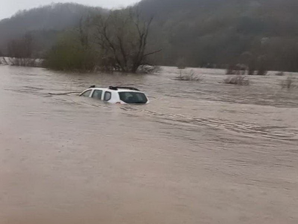 Obilne kiše izazvale probleme u Unsko-sanskim šumama: Klizišta, poplavljeni putevi ...