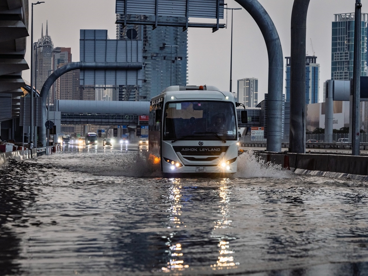 Obilne kiše pogodile Emirate, Dubai pod vodom