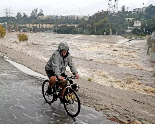 Obilne kiše u Južnoj Kaliforniji: Stanovništvo evakuisano, ceste zatvorene