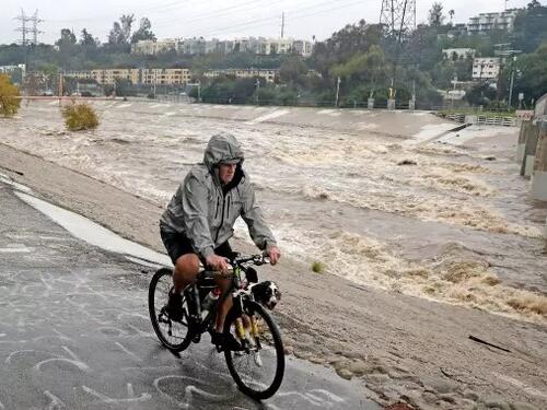 Obilne kiše u Južnoj Kaliforniji: Stanovništvo evakuisano, ceste zatvorene