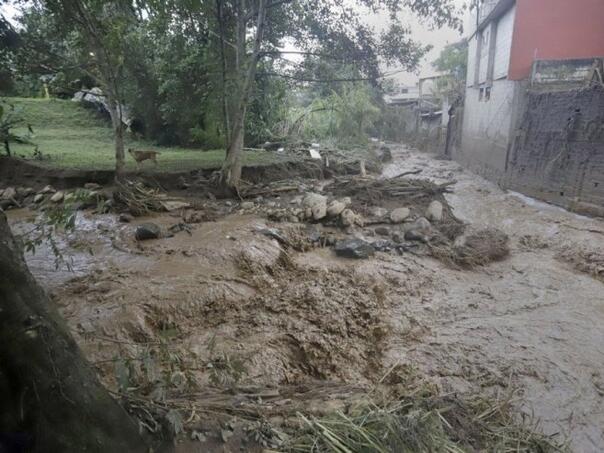Obilne kiše u Meksiku ubile 64 ljudi, otprilike isto toliko i nestalih