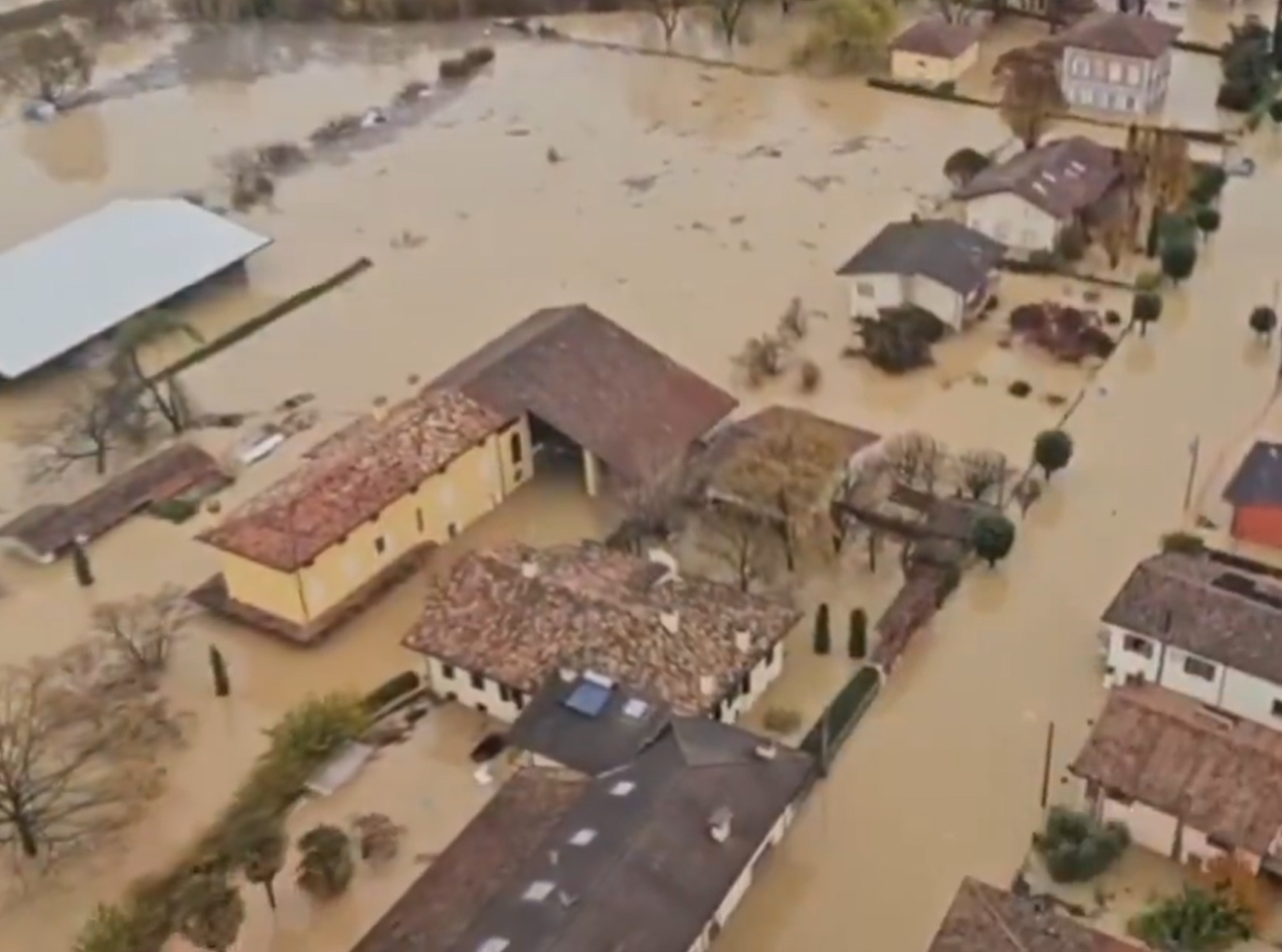 Obilne padavine napravile haos u Italiji: Klizišta, ruševine, nestali...