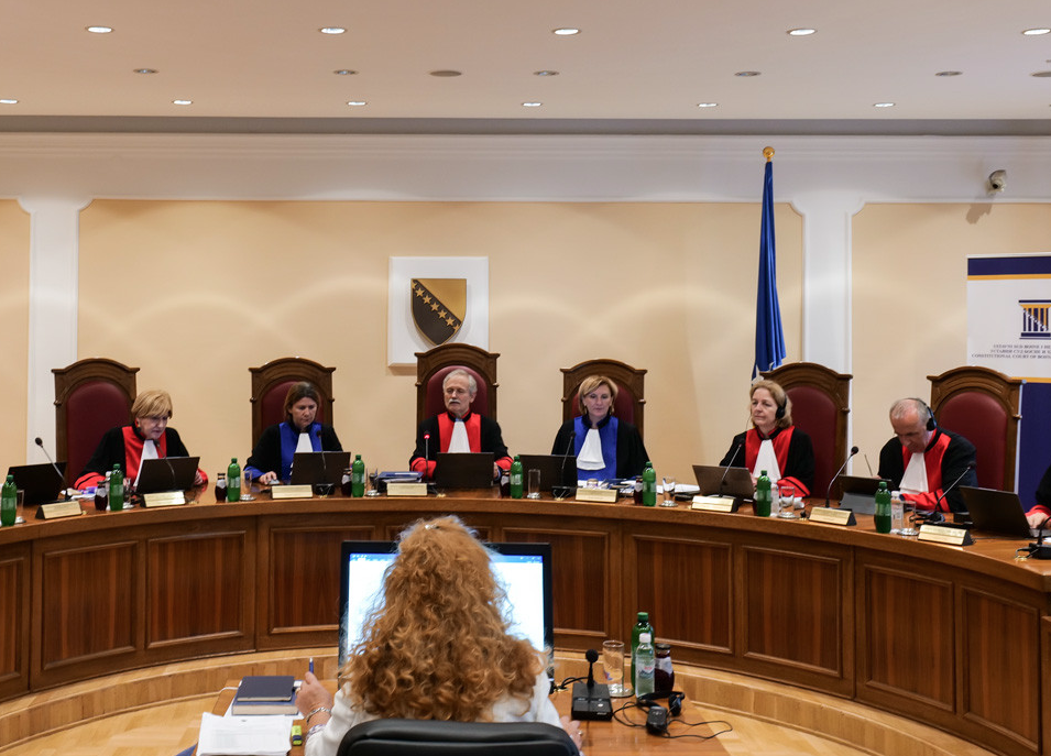 Objašnjenje Ustavnog suda BiH: Nepoštivanje odluka visokog predstavnika ostaje krivično djelo