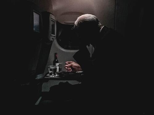Objašnjenje zašto je hrana u avionu često loša i bezukusna