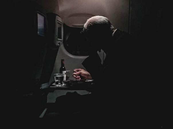 Objašnjenje zašto je hrana u avionu često loša i bezukusna