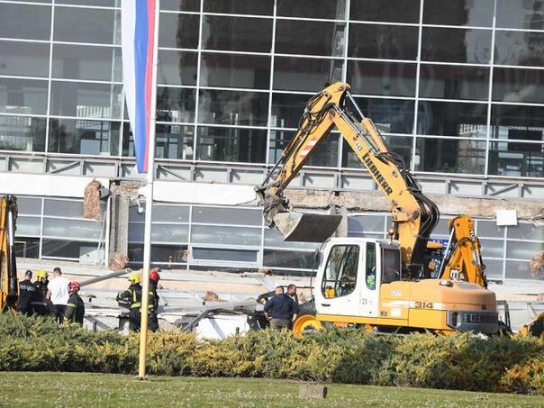 Objavljen jedan važan ugovor: Ko je postavljao staklo na nadstrešnicu?