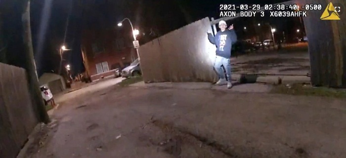 Objavljen snimak kada je policajac upucao 13-godišnjaka u Chicagu