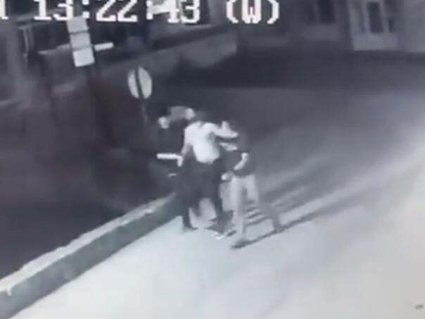 Objavljen snimak napada na Edina Pehlića u Stocu: Ko je bio među napadačima