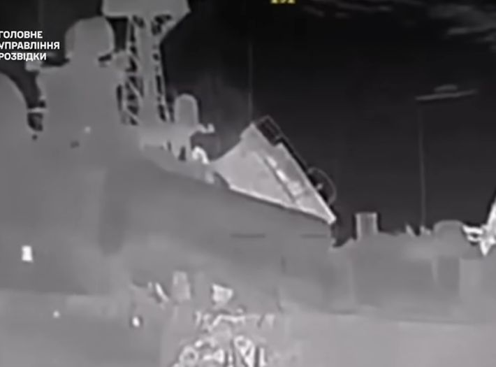 Objavljen snimak napada ukrajinskih dronova na ruski ratni brod