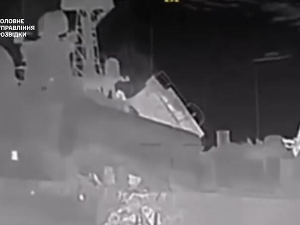 Objavljen snimak napada ukrajinskih dronova na ruski ratni brod