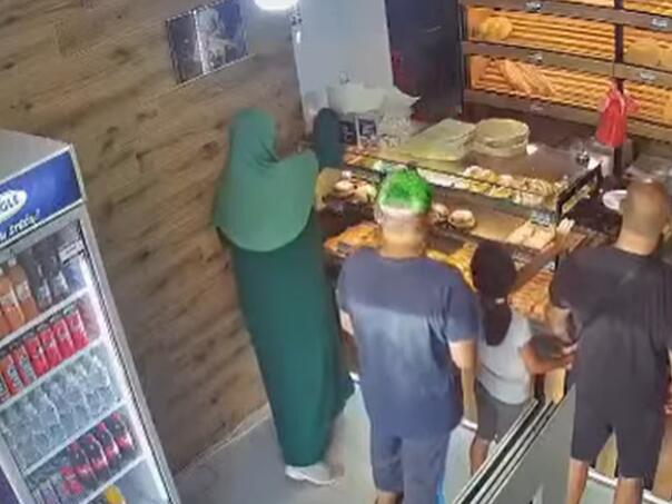 Objavljen snimak: Žena u pekari ukrala tri humanitarne kase