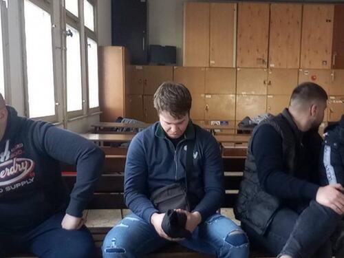 Objavljena fotografija Vučićevih nasilnika koji su premlatili studente u Novom Sadu