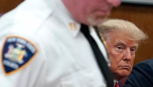 Objavljena optužnica: Poznato za šta tačno terete Trumpa