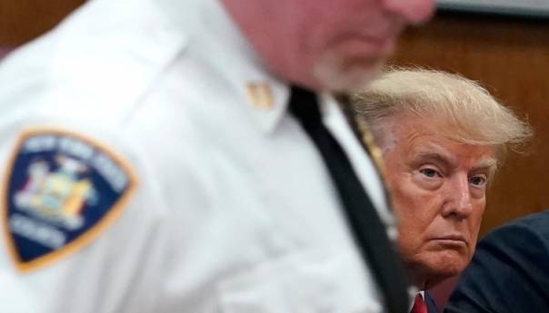 Objavljena optužnica: Poznato za šta tačno terete Trumpa