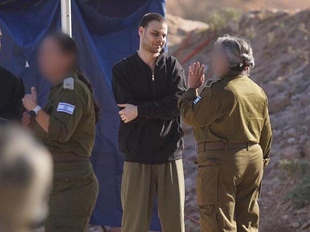 Objavljena prva fotografija izraelskog taoca nakon puštanja na slobodu