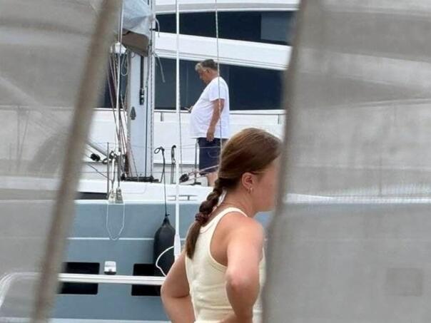 Objavljene fotografije Orbana na Braču: "Ispire kamenice francuskim šampanjcem"