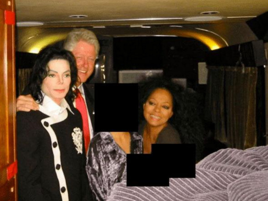 Objavljene hiljade Epsteinovih dokumenata, Clinton snimljen u bazenu