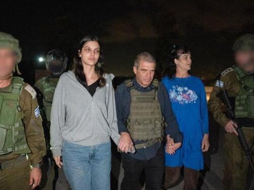 Objavljene prve fotografije Amerikanki koje je oslobodio Hamas