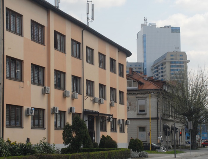 Objesio se muškarac u Tuzli