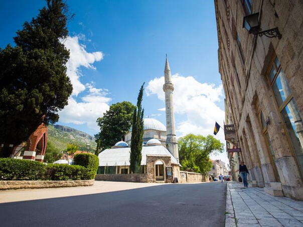 Oblačno jutro u BiH s lokalnim pljuskovima poslijepodne, u Mostaru 17 stepeni