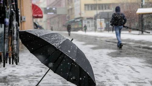 Oblačno s kišom, na planina snijeg