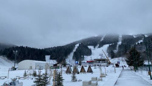 Oblačno vrijeme sa kišom, na planinama registrovan slab snijeg