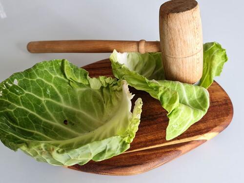 Obloge od kupusa kao spas za otečene noge