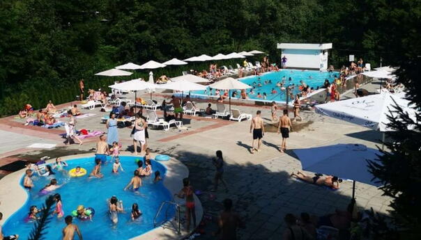 Obnovljeni bazeni u Tešnju bilježe veliki broj kupača