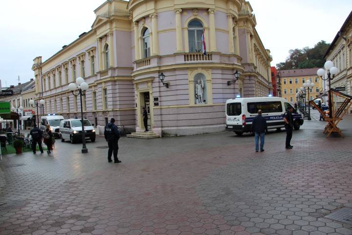 Oboljeli od covida došao na sud, iako mu je određeno kućno liječenje