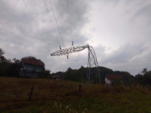 Oboren dalekovod, Petrovo i dobojska naselja bez struje