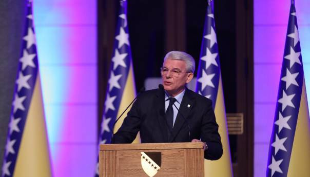 Džaferović: Sloboda koju smo izborili skupo je plaćena