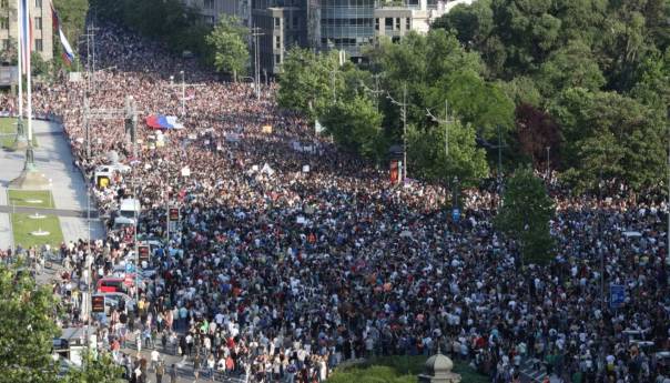 Obratili se Kesić i Ivanović: U Beogradu odjekuje 'Vučiću, odlazi'