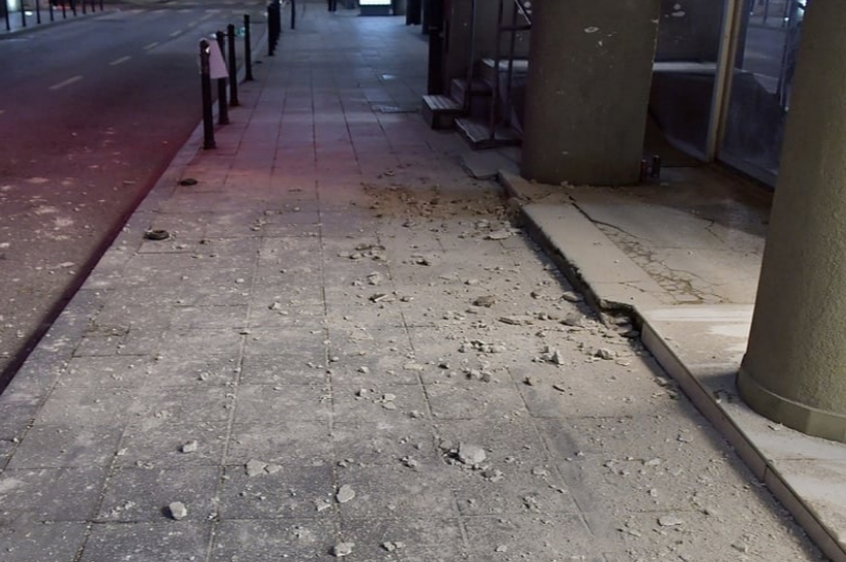 Obrušila se fasada u centru Sarajeva, pukom srećom izbjegnuta tragedija