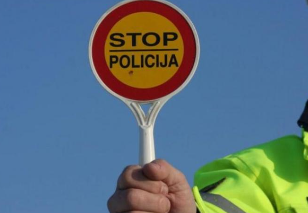 Obustavljen saobraćaj na dionici puta M-4 Lukavac - Gračanica