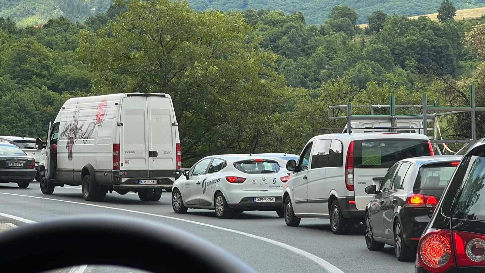 Obustavljen saobraćaj na M-17 Žepče - Maglaj u mjestu Komšići zbog nesreće