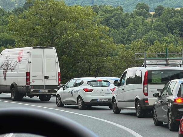 Obustavljen saobraćaj na M-17 Žepče - Maglaj u mjestu Komšići zbog nesreće