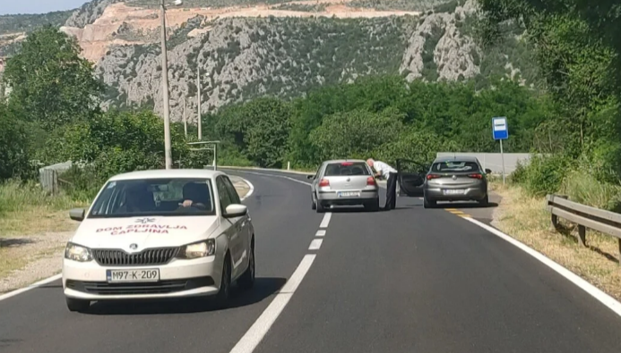 Obustavljen saobraćaj na magistrali od Mostara prema Počitelju