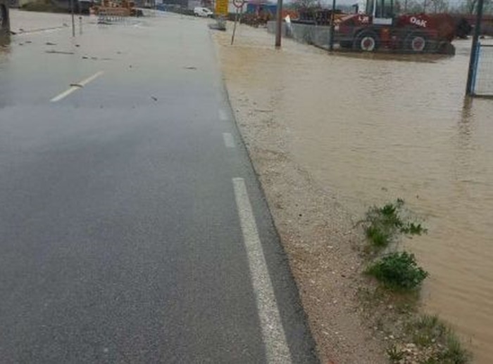 Obustavljen saobraćaj na putevima Kostajnica-Kozarska Dubica i Prijedor-Novi Grad