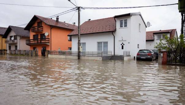 Obustavljen saobraćaj na putevima na području Bihaća