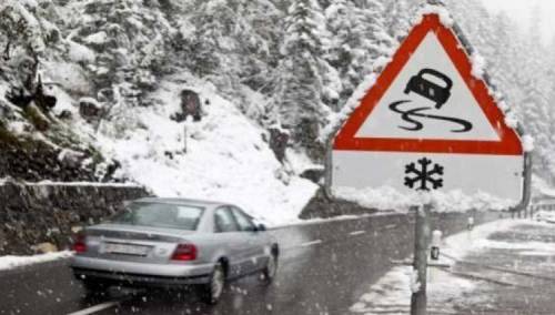 Obustavljen saobraćaj na putu Sarajevo-Rogatica za teretna vozila