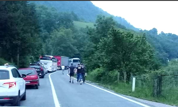 Obustavljen saobraćaj na putu Tuzla - Sarajevo zbog nesreće 