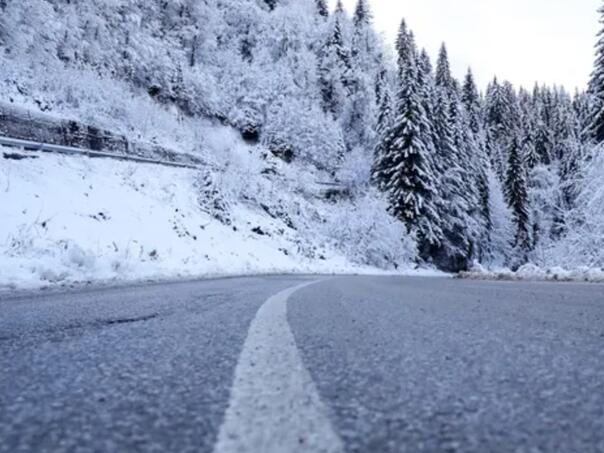Obustavljen saobraćaj za sve kategorije vozila na cesti Pale - Jahorina