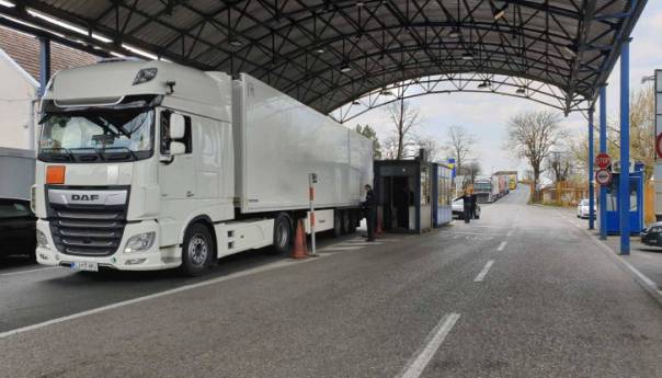 Ocarinjena oprema kojom će se formirati karantinsko naselje za 1.000 migranata